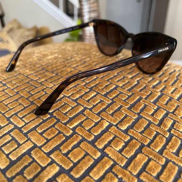 Brand new! Prada Catwalk sunglasses - Picture 10 of 12